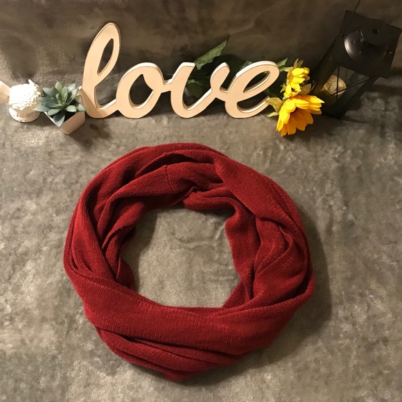 **Beautiful** Burgundy Infinity Scarf! - Picture 1 of 3
